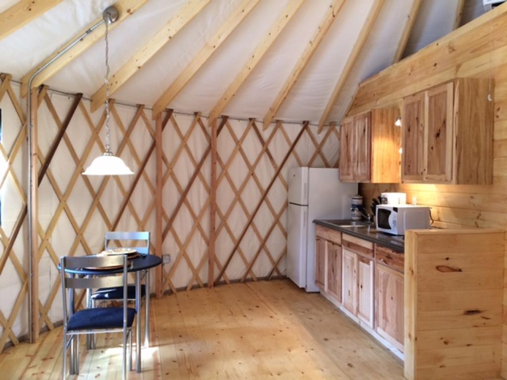 Circle M Camping Resort 16 Ft. Yurt 1 Lancaster Dış mekan fotoğraf